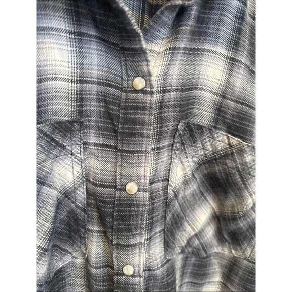 Forever 21 Flannel Button Up Shirt Women's S Long Sleeve Pearl Snap Plaid Gray - Picture 2 of 7